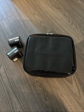 Huda Beauty - makeup case & powders